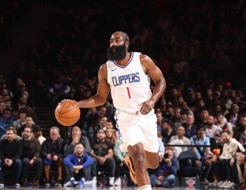 乐鱼leyu体育官网-双锋线时代落幕！快艇新赛季欲提速 哈登变男一号